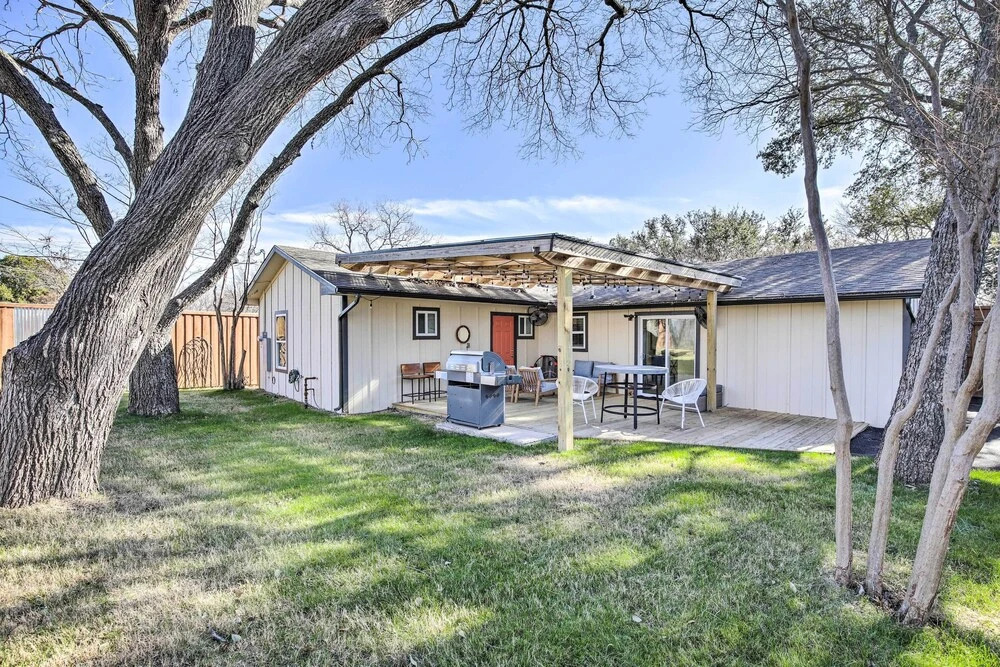 ~ 12 Mi to Dtwn: Dallas Area Suburban Home w/ Yard