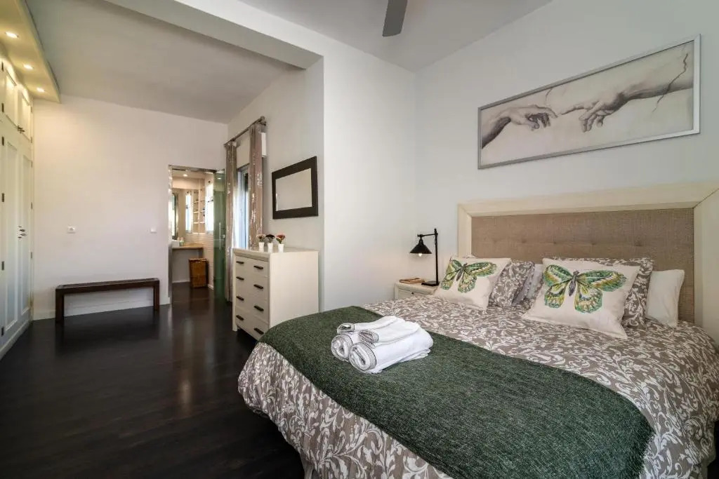 VB Velázquez 6BDR Villa Marina