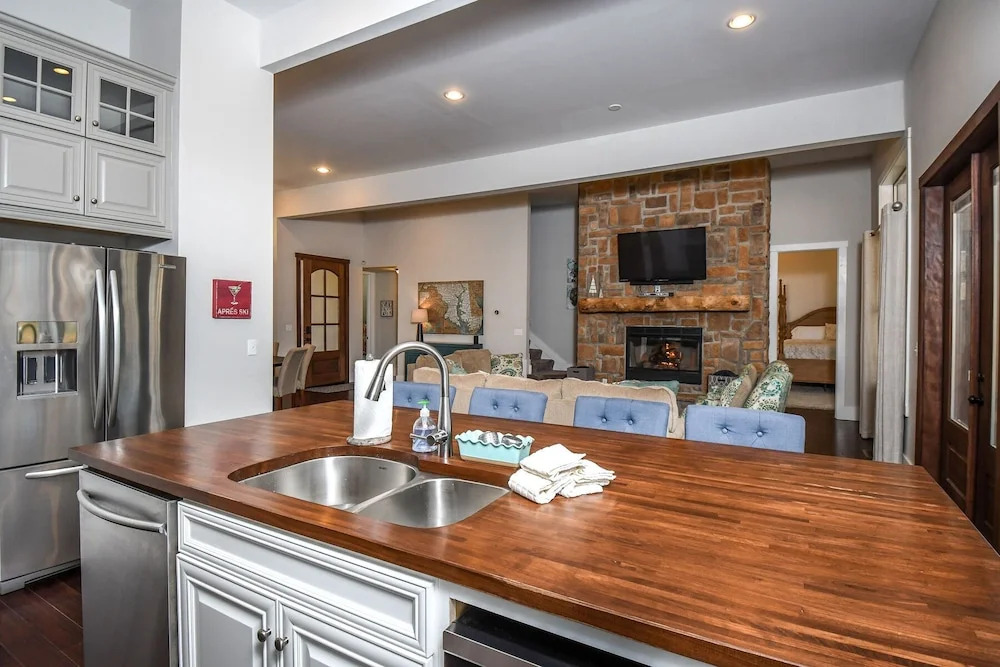 Biltmore Chalet by Taylor Made Deep Creek