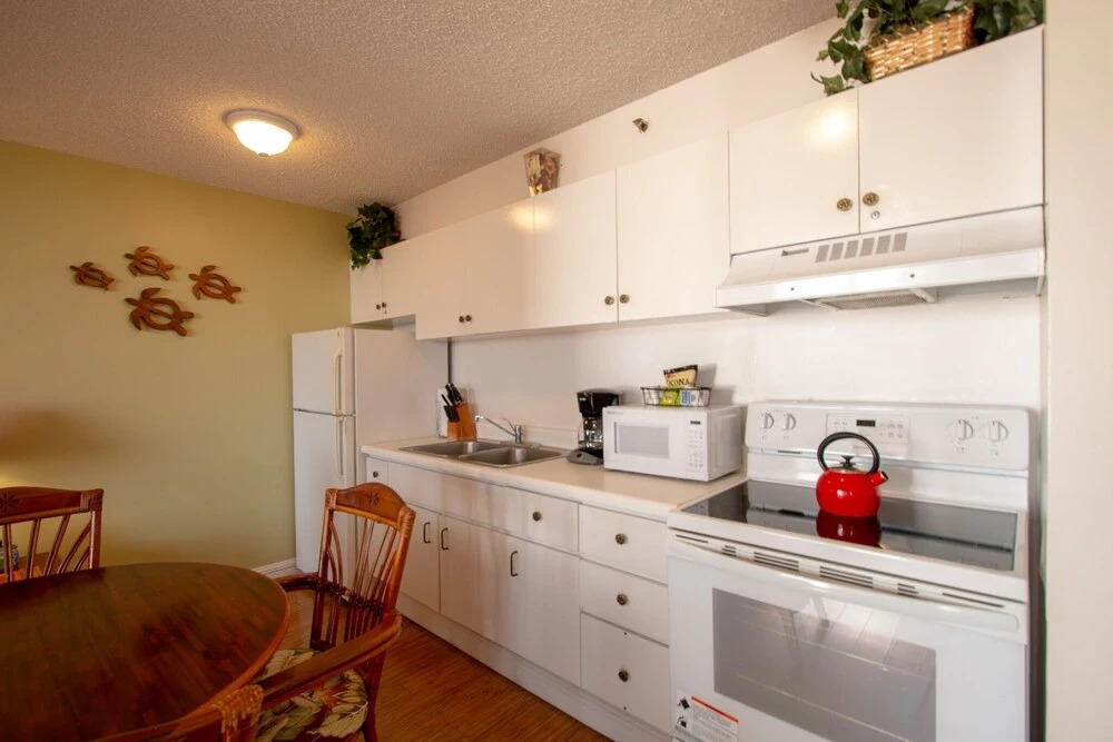Deluxe Waikiki Banyan Condos - Free Parking & Wifi