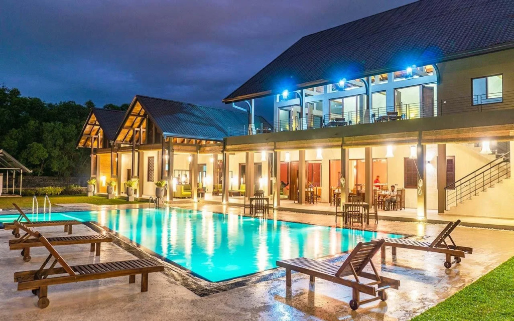 Amora Lagoon Hotel