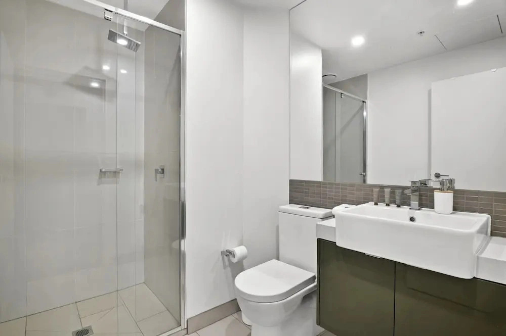 Elevated 1-bed Retreat Near Crown