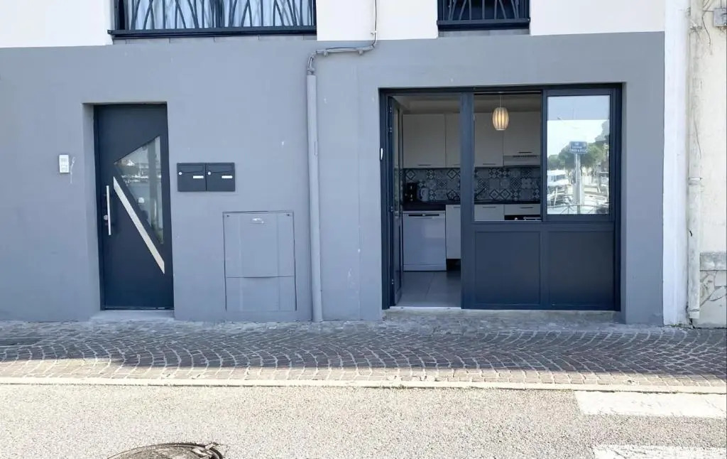 As21673 - Studio En Rez de Chaussee Face Au Canal