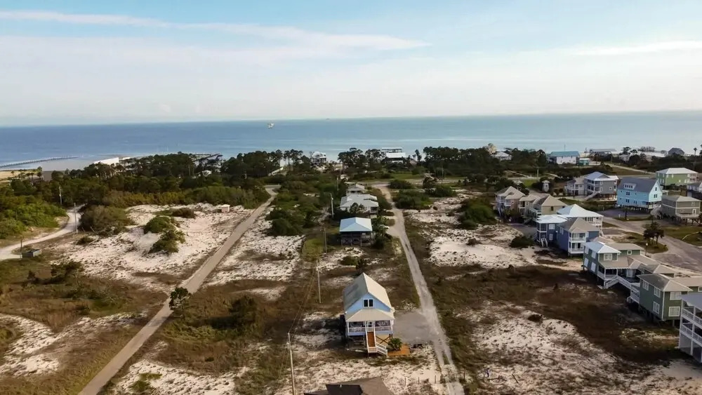 Spacious Family-Friendly House Near the Beach