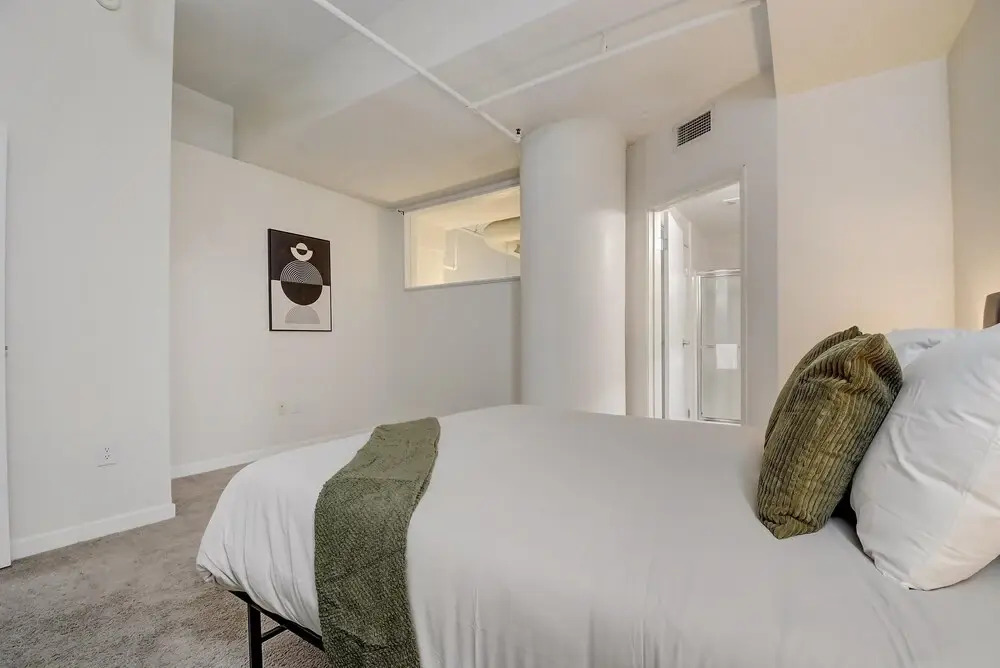 Amazing Downtown 1BR at Historic Block