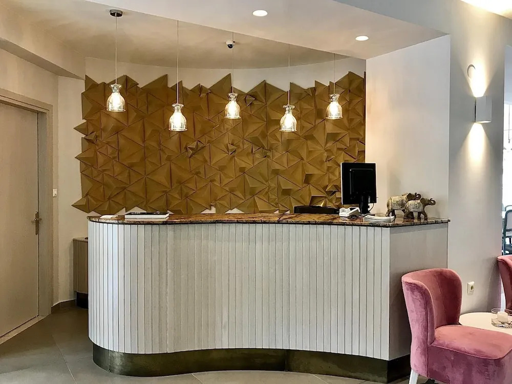 Emerald Suites