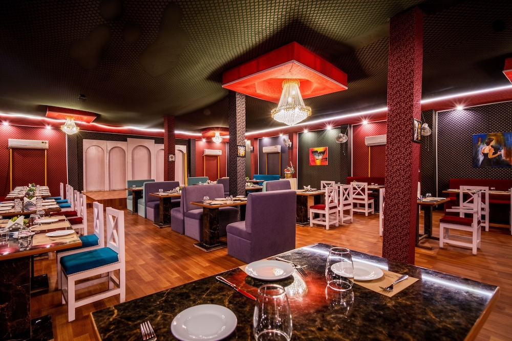 Hotel Chotiwala – 10 Mins from Kashi Vishwanath Temple