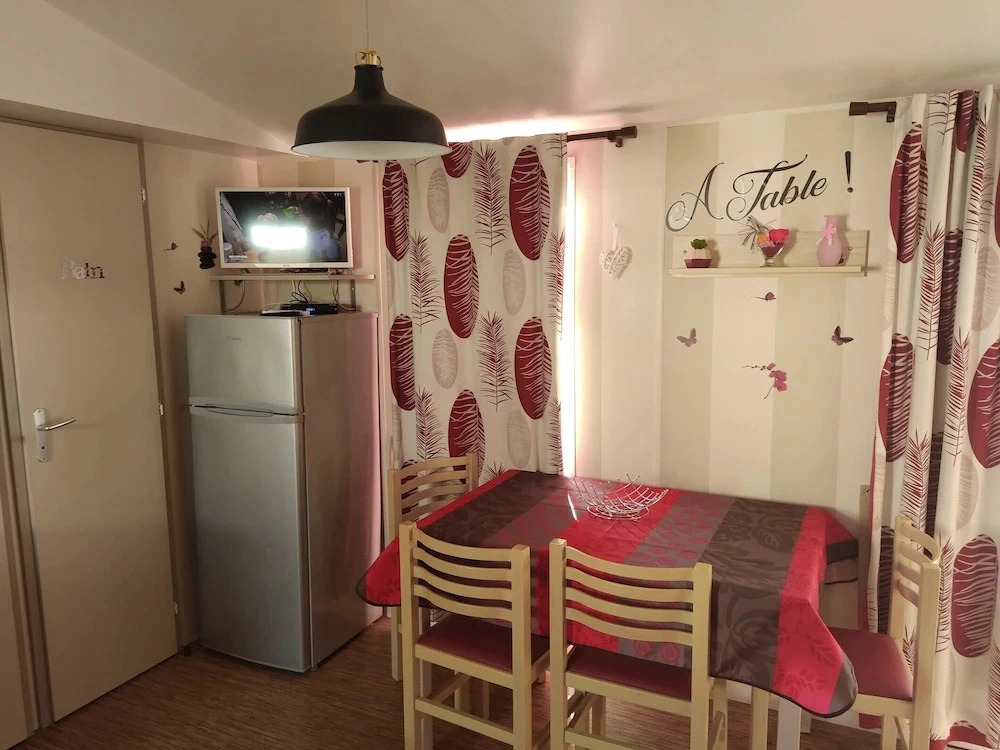 Simplistic Mobile Home in Saint-jean-de-monts With Sauna