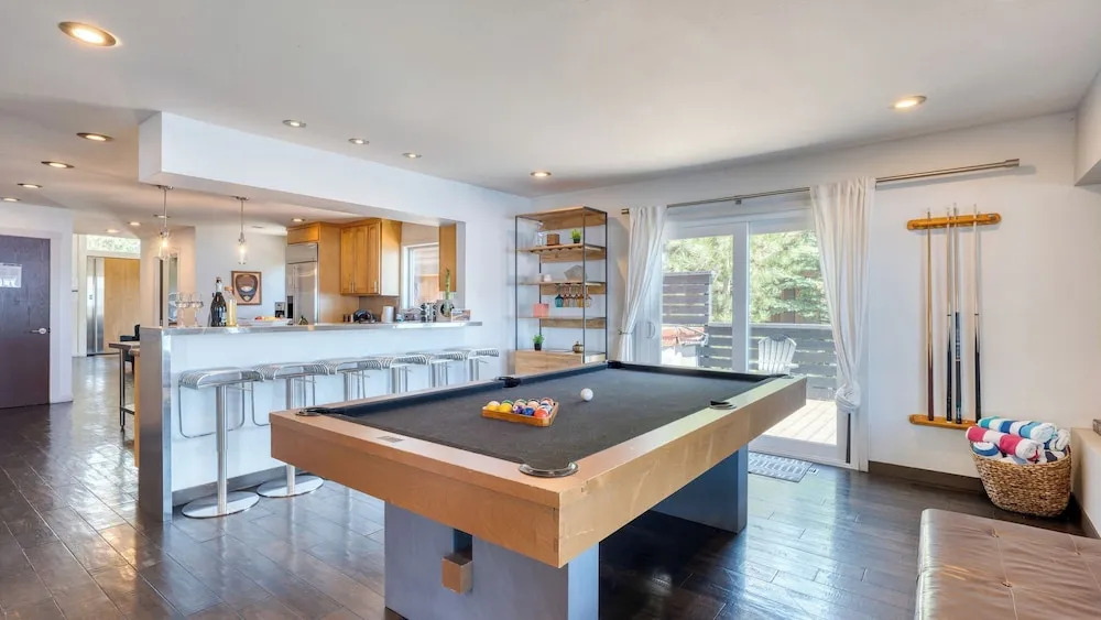 Lakeview by Avantstay Private Waterfront Cabin on Lake Tahoe w/ Hot Tub & Views