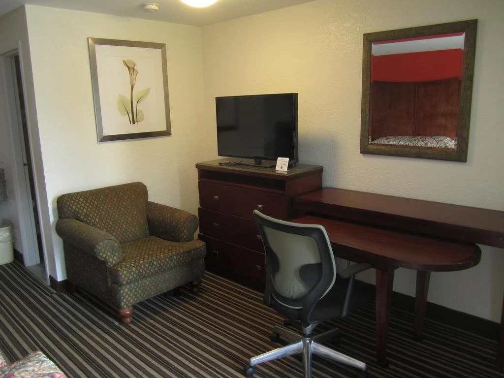 Travel Inn and Suites
