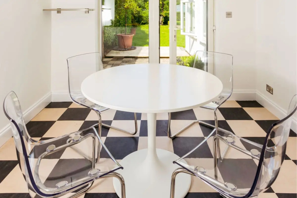 The Queen Edith Place - Lovely 6BDR Home in Secluded Neighbourhood