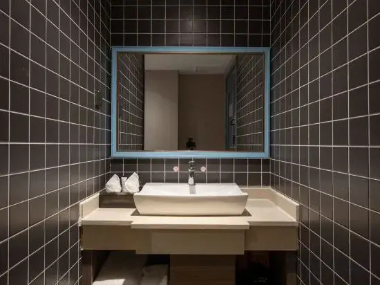 World Hotel (Zhengzhou University Hi-tech Campus)