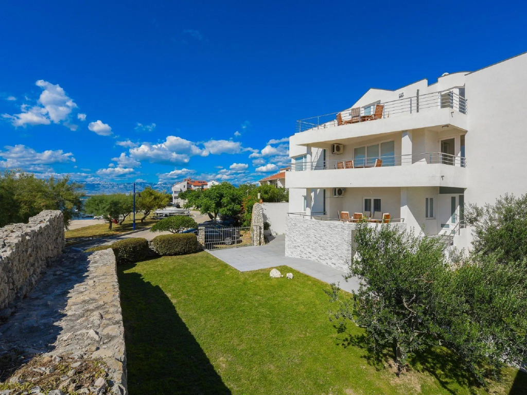 Modern villa in Nin by the sea