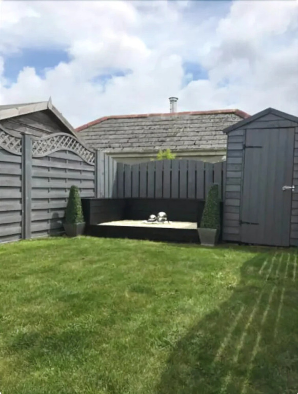 Lux Blu - Vinery Meadow