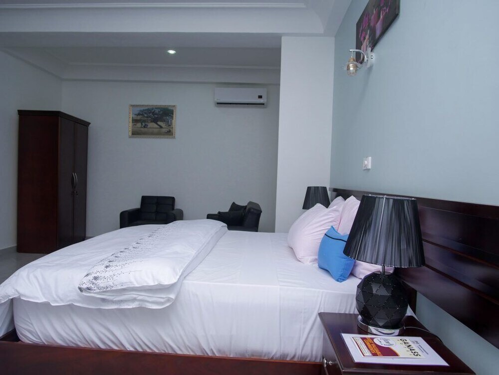Ganass Hotel