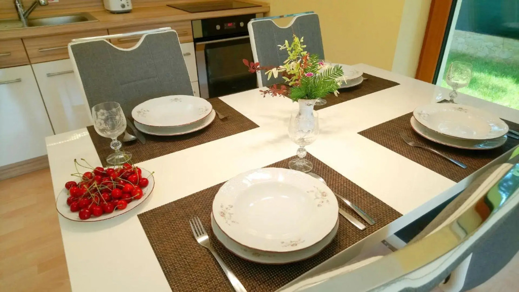 Lovely apartment, Garden, Parking, Wifi, Netflix