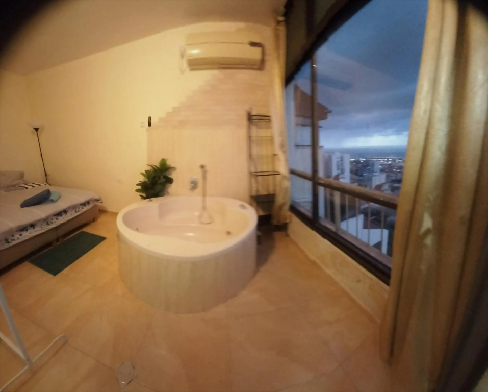 Yefe Nof 3 room flat