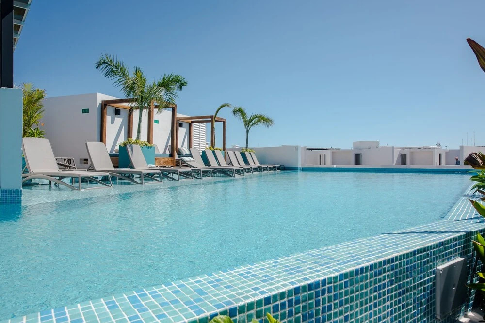 LUXURY 1-bdr -ROOFTOP POOL-GYM-PARK G310