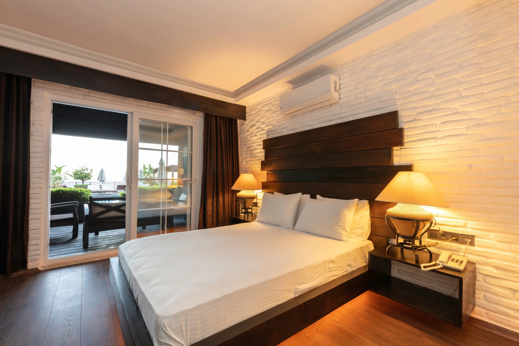 Manaspark Deluxe Hotel