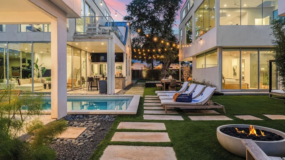 Luxe 6bdr Retreat w/ Putting Green + Game Room Bouldin Collective by Avantstay