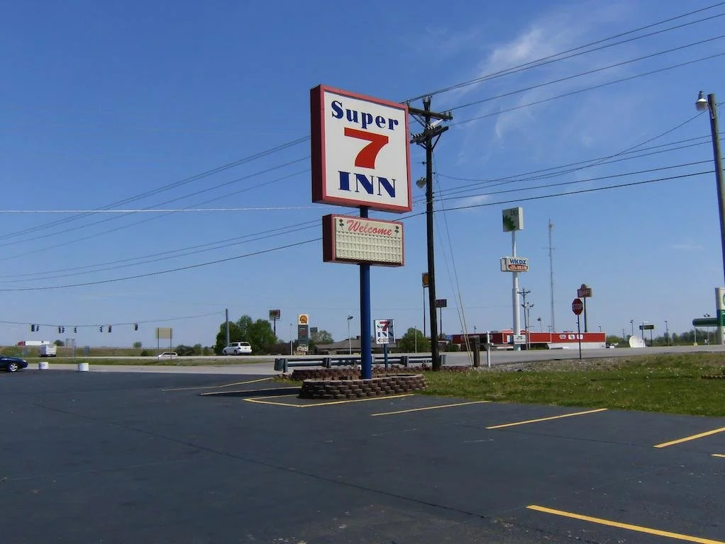 Super 7 Inn Cadiz