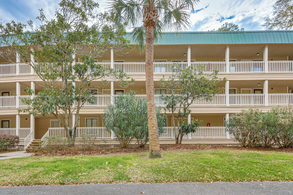 Beachfront Getaway! Hilton Head Resort Condo