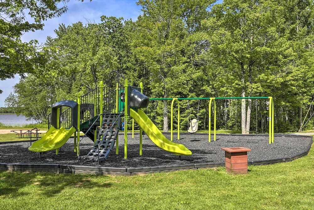 Lakefront Poconos Family Home w/ Pool Access