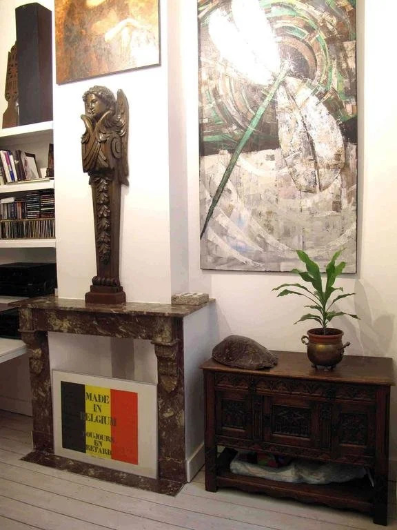 Corner Art House