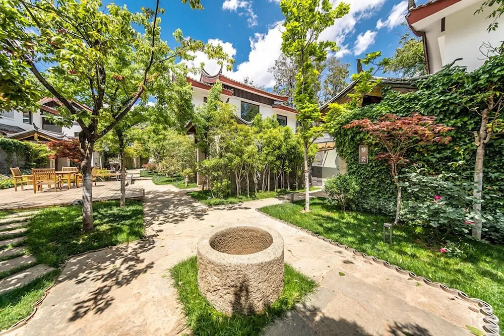 Leliving Butterfly Resort Lijiang