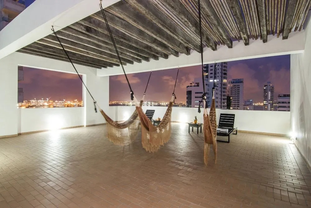 Travelers Orange Cartagena