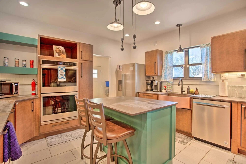 Pet-friendly OKC Home w/ Yard ~ 5 Mi to Dtwn!