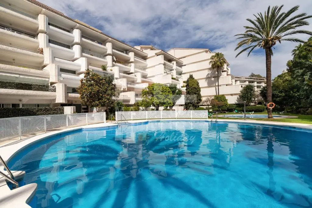 751, Renovated 1 Bedroom Apartment, Second Line Of The Beach, Wifi, Parking