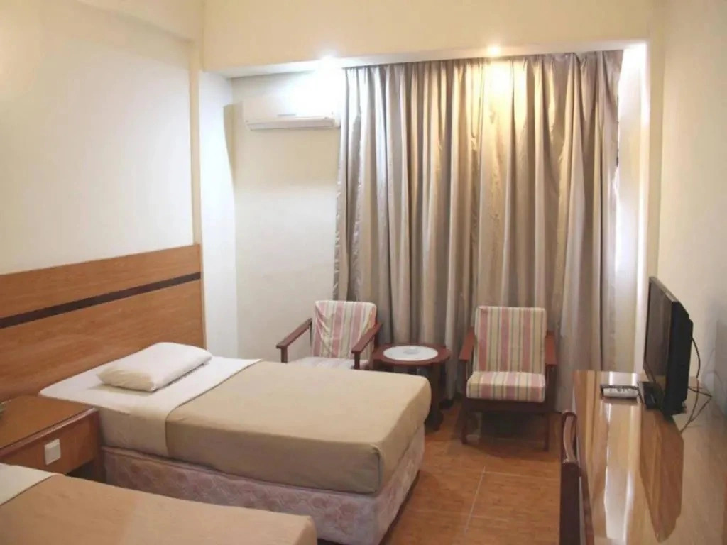 Paradise Hotel