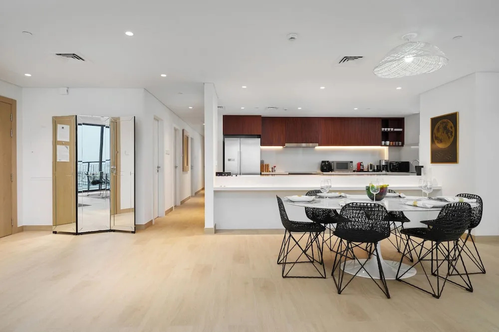 Maison Privee - Stunning Waterfront Apt w/ Open Sea Vws in La Mer