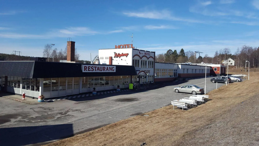 Highway Hotel