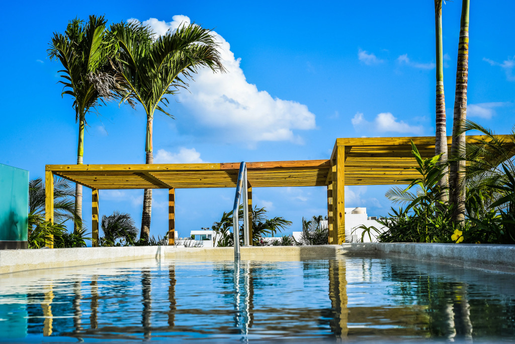 Newport House Playa Boutique Hotel - Beach Club Access