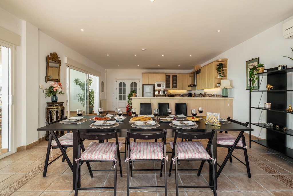 CERRO GORDO luxury 4 bedroom" vila" with spectacular views of the coast and mountain and 18m long swiming pool
