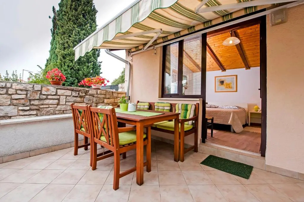 Apartments & Rooms Chiara
