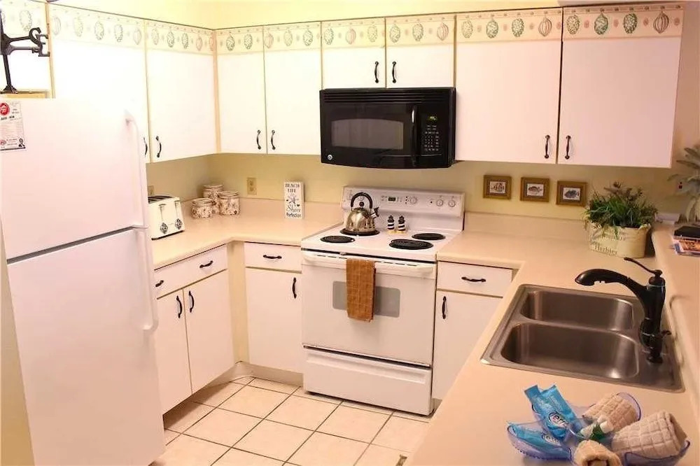 407 Pelican Beach - 1 Br condo by RedAwning