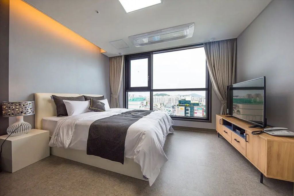 Shine Hotel