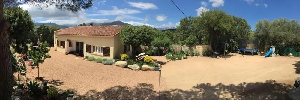 House With 4 Bedrooms in Lecci, With Wonderful Mountain View, Enclosed Garden and Wifi - 2 km From the Beach