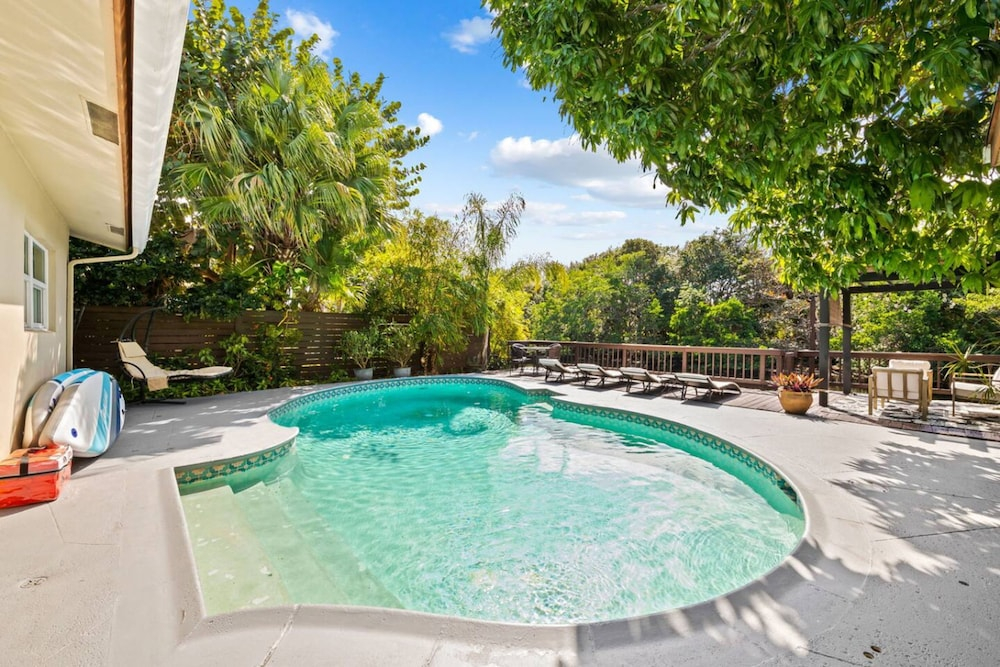 Backyard Oasis Waterfront Pool Paddle Board