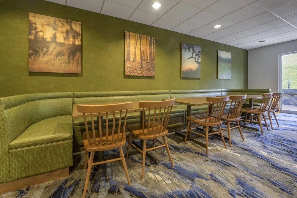 Fairfield Inn & Suites Slippery Rock