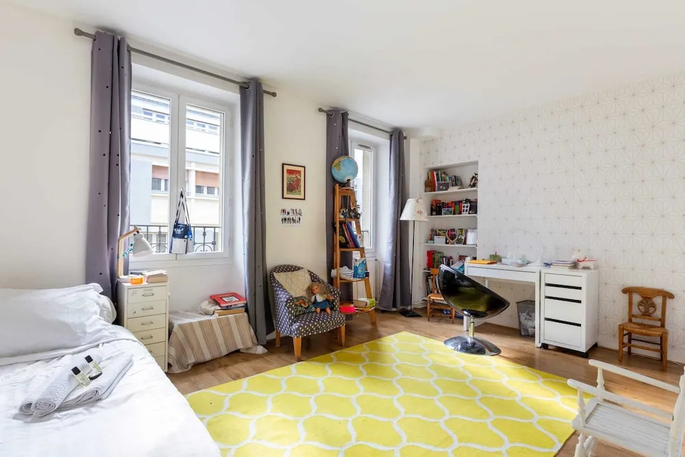 Warm and Homely Duplex Near Montmartre, Fits 5