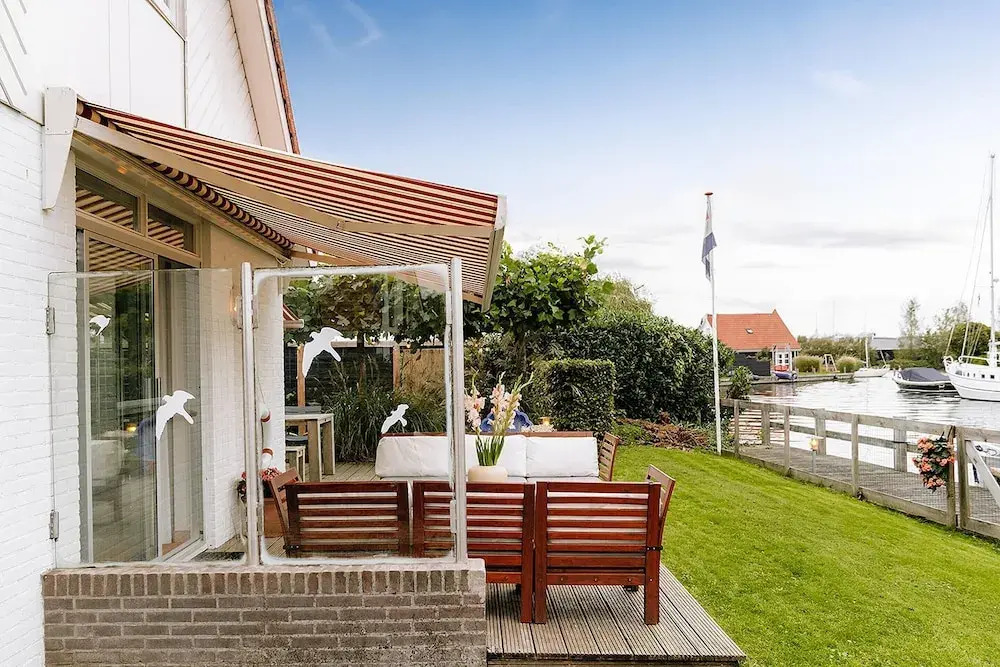 Nice Holiday Home on the Water in Grou