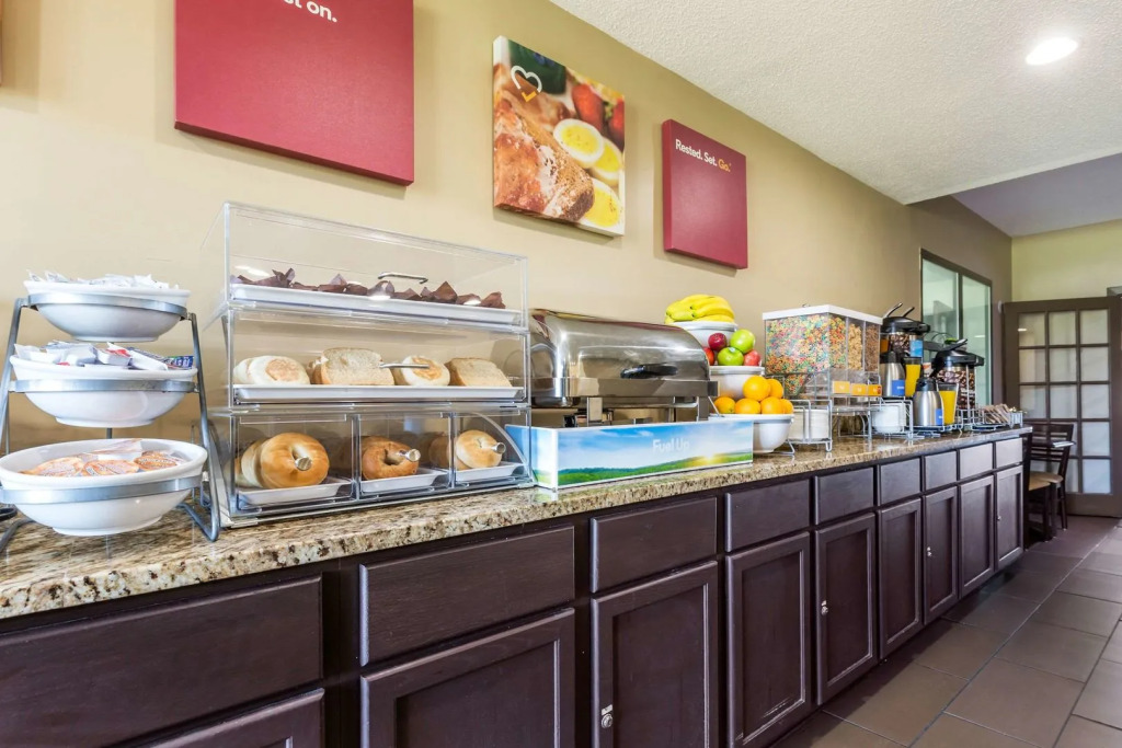 Comfort Suites near I-80 and I-94