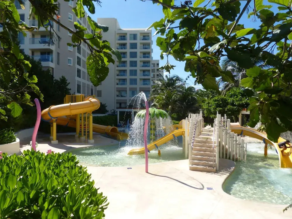 Cancun Jr Suite en resort vista al mar