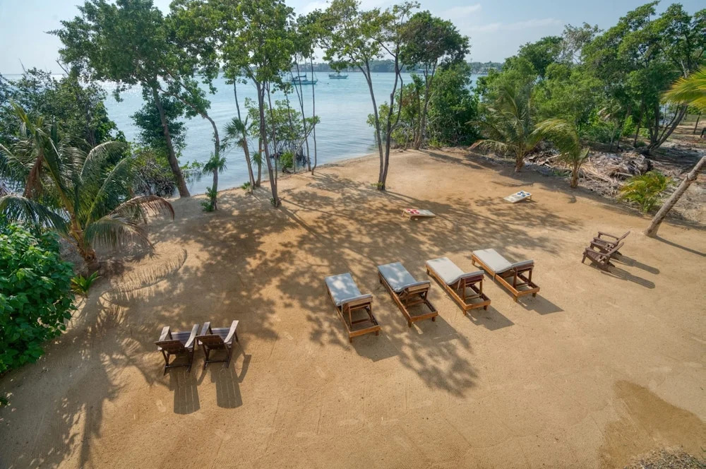 Island Breeze Villa - 5 Bedroom Private Island Villa w Pool