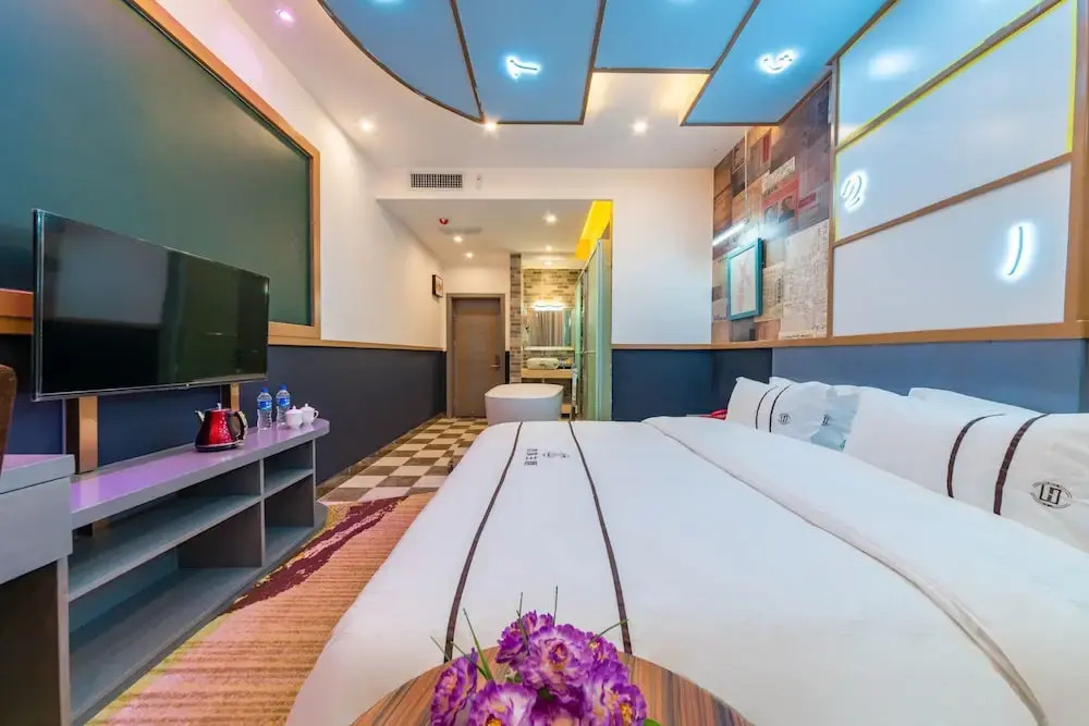 Love Home Theme Hotel Kunming Airport