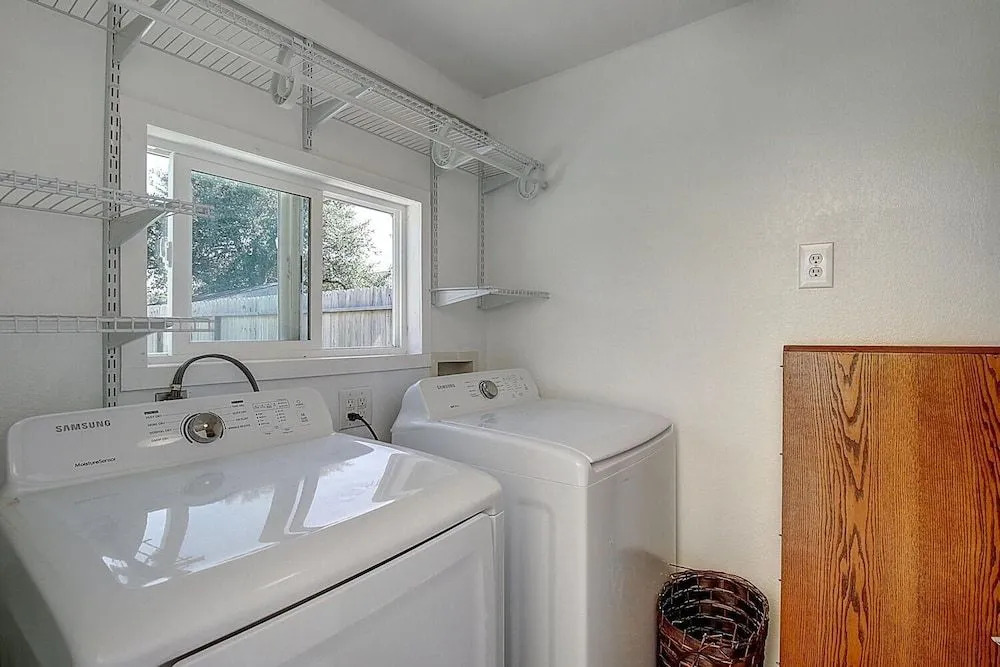 Sunfish Harbor 2 Bedroom Cottage by Redawning